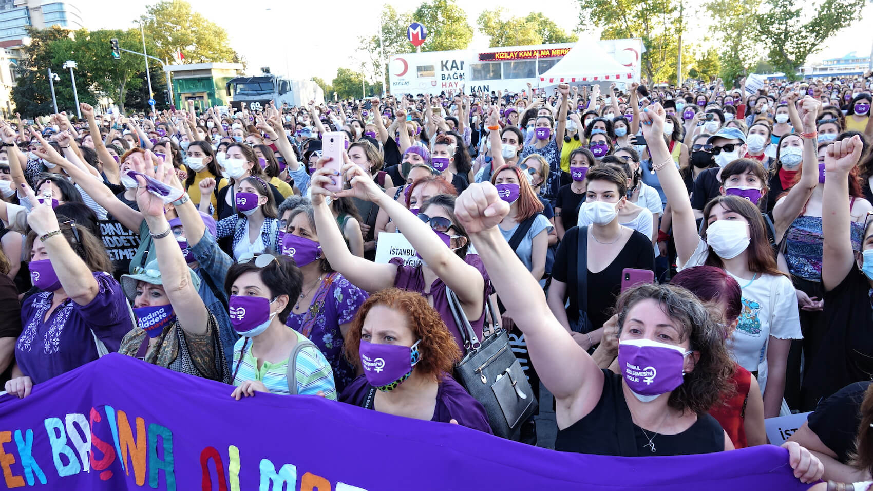 Turkish women took action on May 8, 2020 in Istanbul not to repeal the Istanbul Convention, which provides protection against domestic and male violence. Photo: Emre Orman.