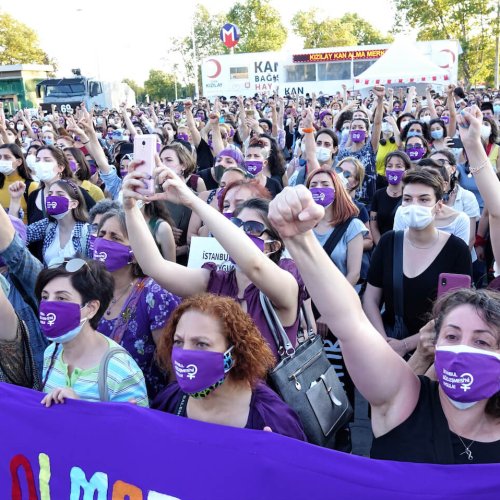 Turkish women took action on May 8, 2020 in Istanbul not to repeal the Istanbul Convention, which provides protection against domestic and male violence. Photo: Emre Orman.