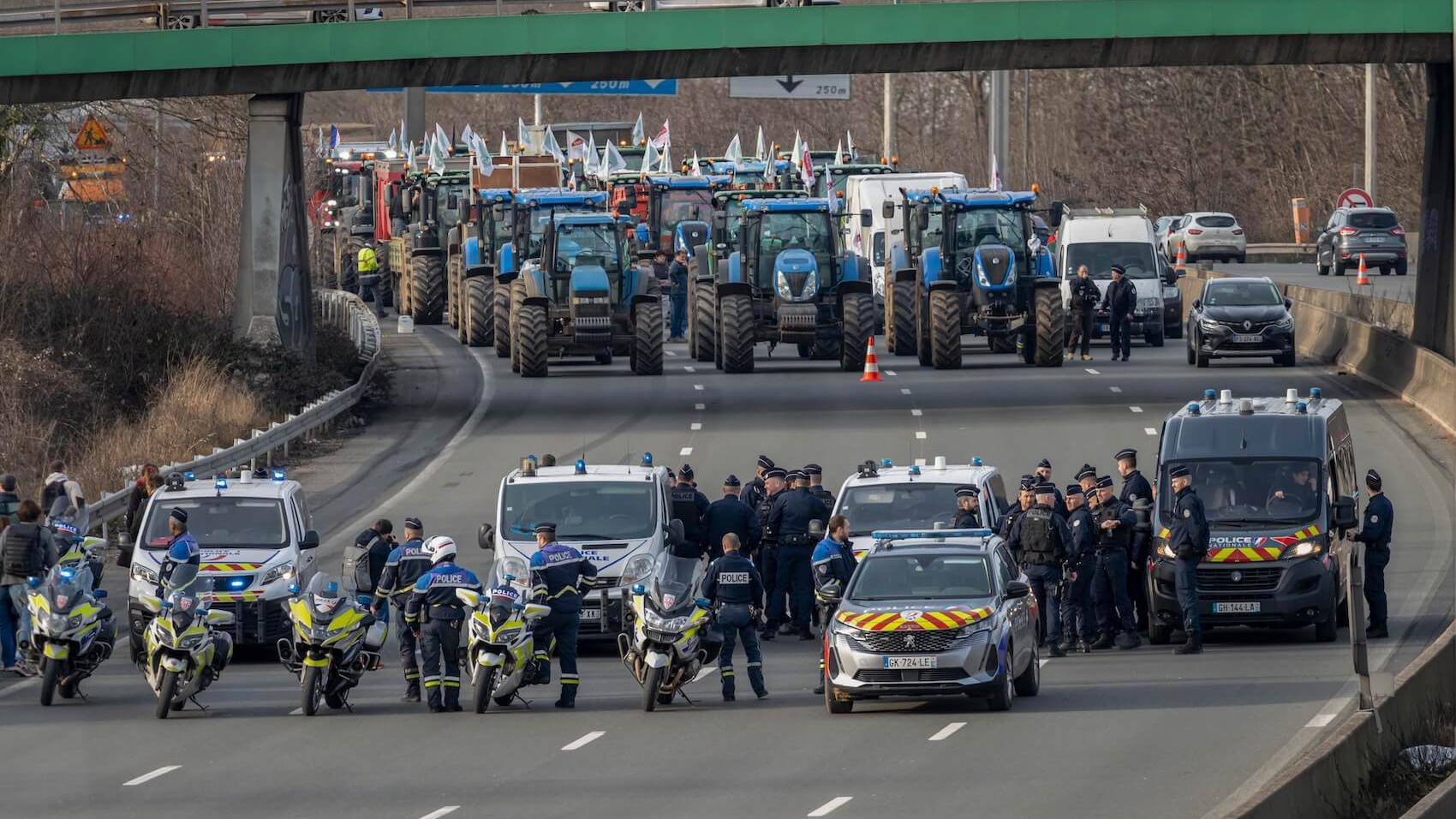View of the A15 motorway near Paris, where the demonstration of farmers in tractors, are blocked by the police on January 29, 2024. Photo: Franck Legros.