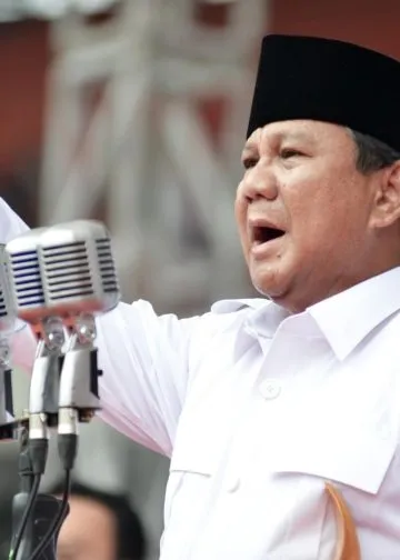 Prabowo Subianto sings during a grand campaign at GBK Stadium in Jakarta on March 23, 2014. After four attempts, Prabowo was finally elected President of Indonesia in 2024. Photo: MRNPic.