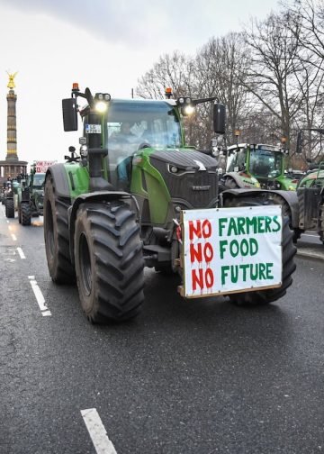 Farmers and truckers protest against subsidy cuts at the Brandenburg Gate in Berlin, Germany, on January 14, 2024. Photo: Shutterstock.