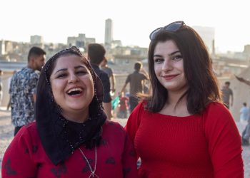 Young Kurdish women dressed in red in Erbil, Iraq, on September 10, 2021. Photo: Serhii Ivashchuk.