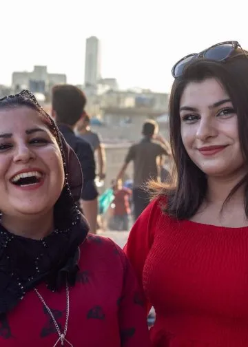 Young Kurdish women dressed in red in Erbil, Iraq, on September 10, 2021. Photo: Serhii Ivashchuk.