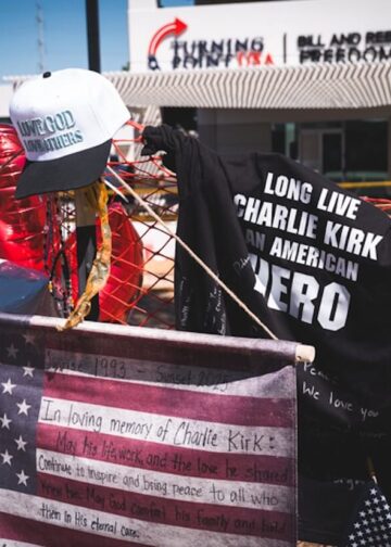 Memorial for Charlie Kirk outside Turning Point USA Headquarters in Phoenix, Arizona, on September 13, 2025, following his fatal shooting while speaking at Utah Valley University in Orem, Utah. Photo: Dreamstime.