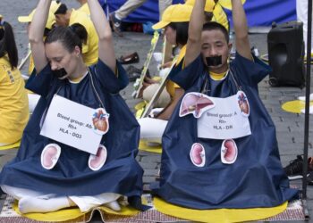 Falun Gong practitioners gather at Old Town Square in Prague, Czech Republic on July 20, 2019 to raise awareness about organ harvesting in China. Photo: Dreamstime.