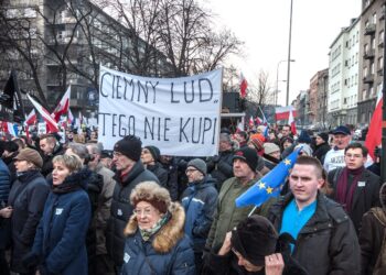 Demonstration organized by KOD in Kraków, Poland, on January 9, 2016, in defense of free media and democracy against the PiS government. Photo: Krzysztof Nahlik.