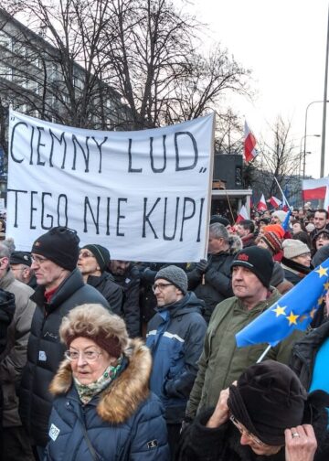 Demonstration organized by KOD in Kraków, Poland, on January 9, 2016, in defense of free media and democracy against the PiS government. Photo: Krzysztof Nahlik.
