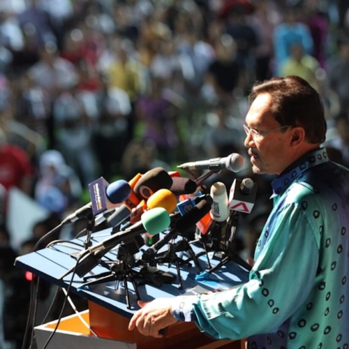 Malaysian politician Anwar Ibrahim delivering a speech on the eve of September 16, 2008 — the day he intended to take over the Malaysian government. Photo: Chee Sheong Chia.