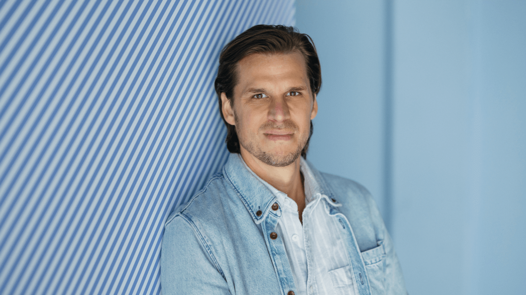 Professor Gijs Schumacher is a Professor of Political Psychology in the Department of Political Science at the University of Amsterdam and founding co-director of the Hot Politics Lab.