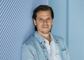 Professor Gijs Schumacher is a Professor of Political Psychology in the Department of Political Science at the University of Amsterdam and founding co-director of the Hot Politics Lab.