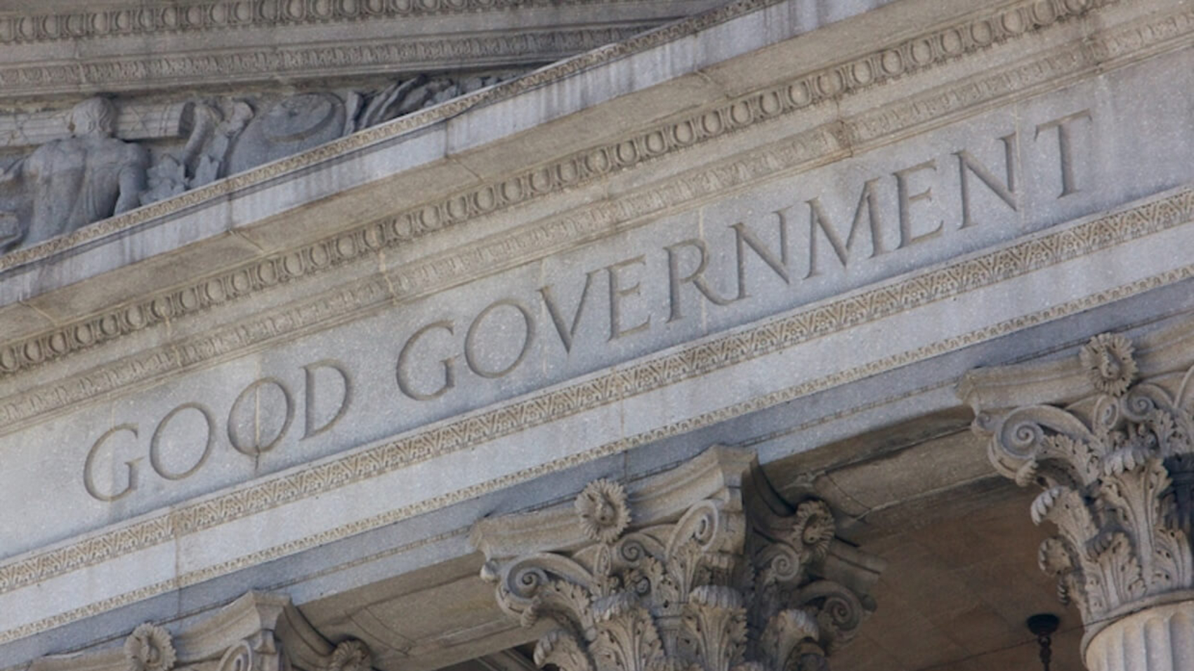 The words Good Government on a neoclassical facade. Photo: Jannis Werner.