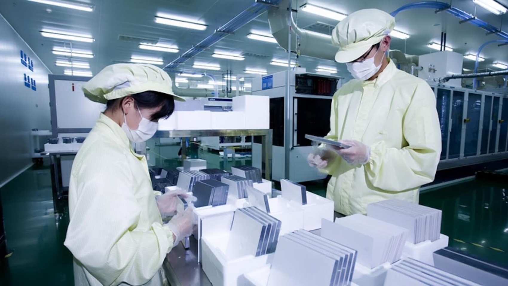 Engineers conducting research at a solar energy R&D center. Photo: Dreamstime.