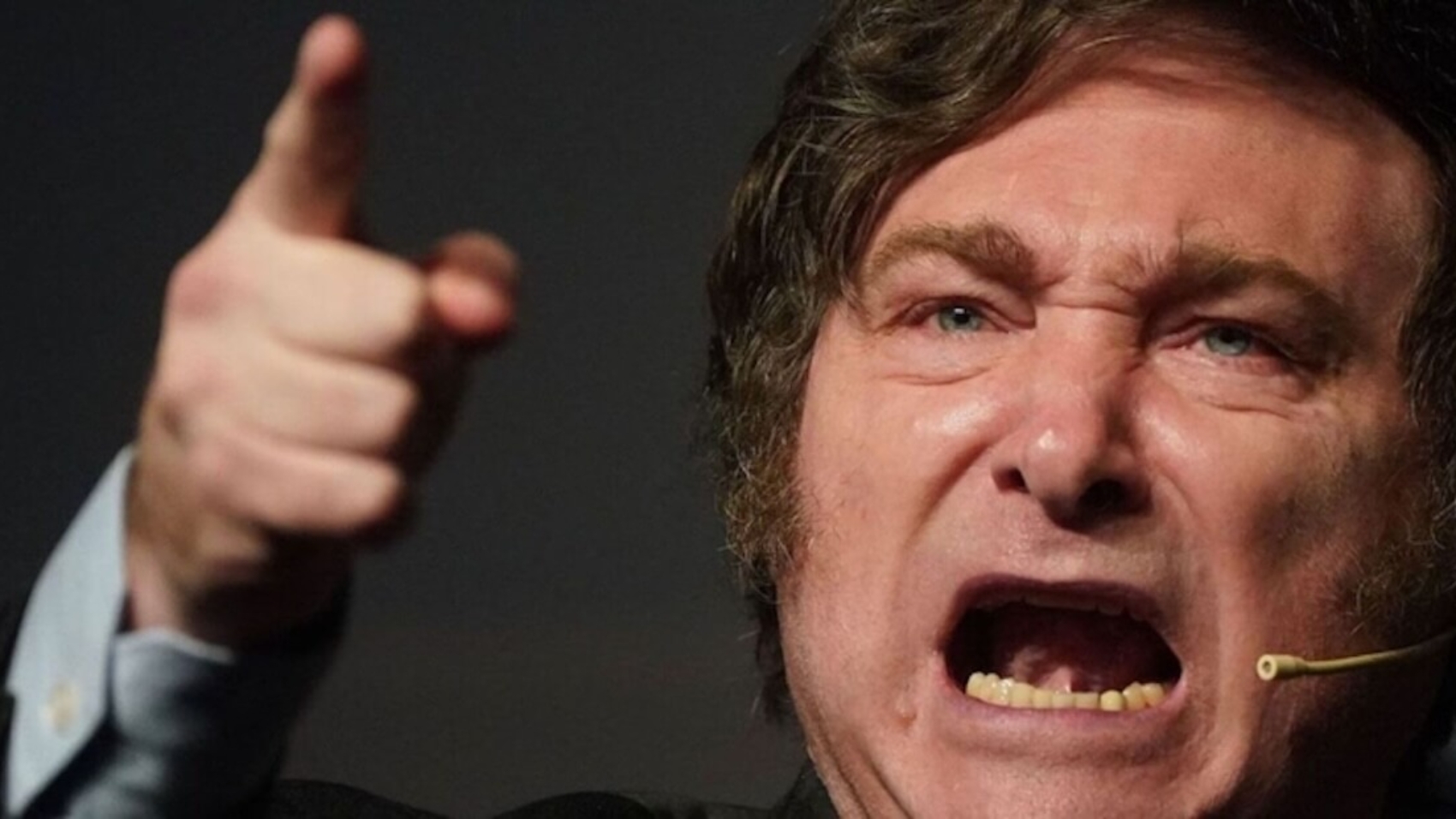 President Javier Milei bans the use of inclusive language and all gender-related terminology in public administration documents, declaring it part of his “cultural battle” against what he calls Marxist indoctrination. Photo: Fernando Petrucelli.