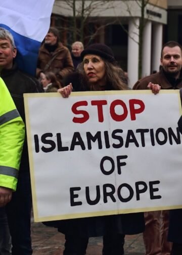 Anti-Islam demonstration in Rotterdam, the Netherlands, on January 20, 2017. Protesters carry signs opposing &ldquo;Islamization.&rdquo; Photo: Jan Kranendonk.