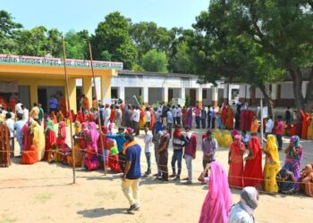 Voters queue at a polling station in Sendra village near Beawar during the Panchayati Raj elections in India on September 28, 2020, held amid the COVID-19 pandemic, with turnout exceeding 83 percent in the first phase across 25 districts. Photo: Dreamstime.