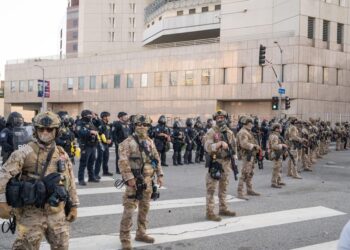 National Guard troops stand on standby during a downtown demonstration opposing expanded ICE operations and supporting immigrant rights in Los Angeles, United States, June 8, 2025. Photo: Brphoto | Dreamstime.