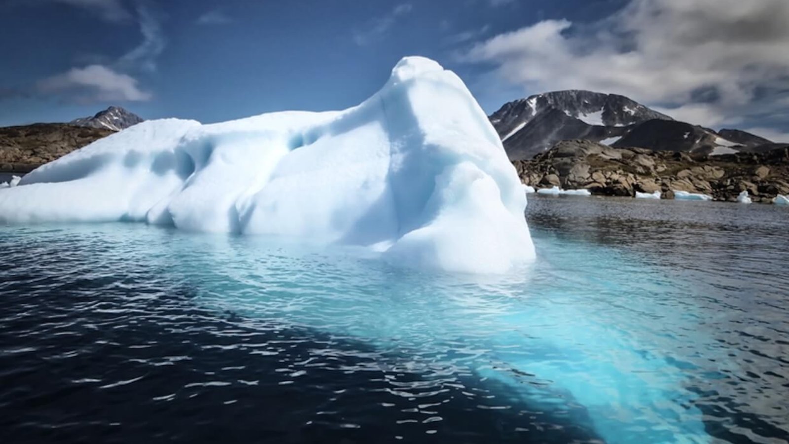 Accelerated ice melt near the North Pole, illustrating the impacts of climate change. Photo: Dreamstime.