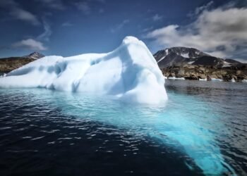 Accelerated ice melt near the North Pole, illustrating the impacts of climate change. Photo: Dreamstime.