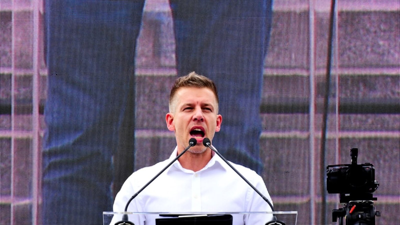 Péter Magyar.