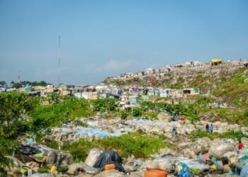 People live and sift through garbage at a waste disposal site in Lagos, Nigeria on November 22, 2019.  Photo: Alexey Stiop / Dreamstime.