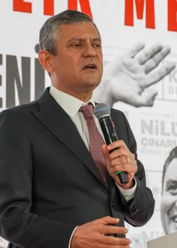 &Ouml;zg&uuml;r &Ouml;zel, leader of Turkey&rsquo;s main opposition CHP and a recent target of political judicial intervention, attends the inauguration of a cultural center named after the late Manisa Metropolitan Mayor Ferdi Zeyrek. Photo: Idil Toffolo / Dreamstime.