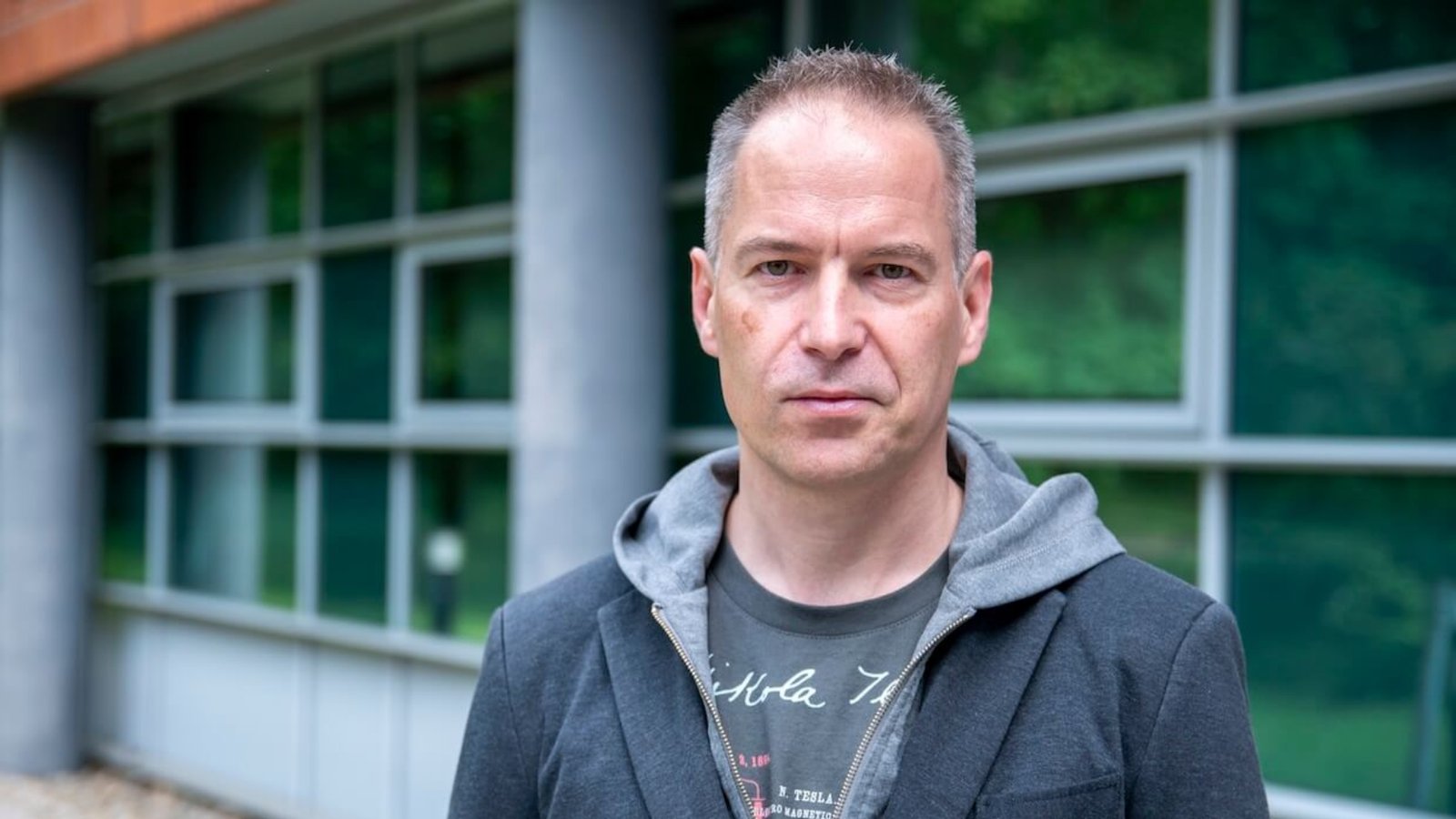 Péter Krekó is an Associate Professor at the Department of Social Psychology; the Research Laboratory for Disinformation & Artificial Intelligence at Eötvös Loránd University.