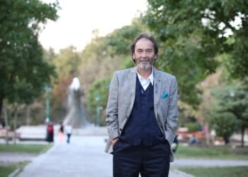 Professor Cengiz Aktar.