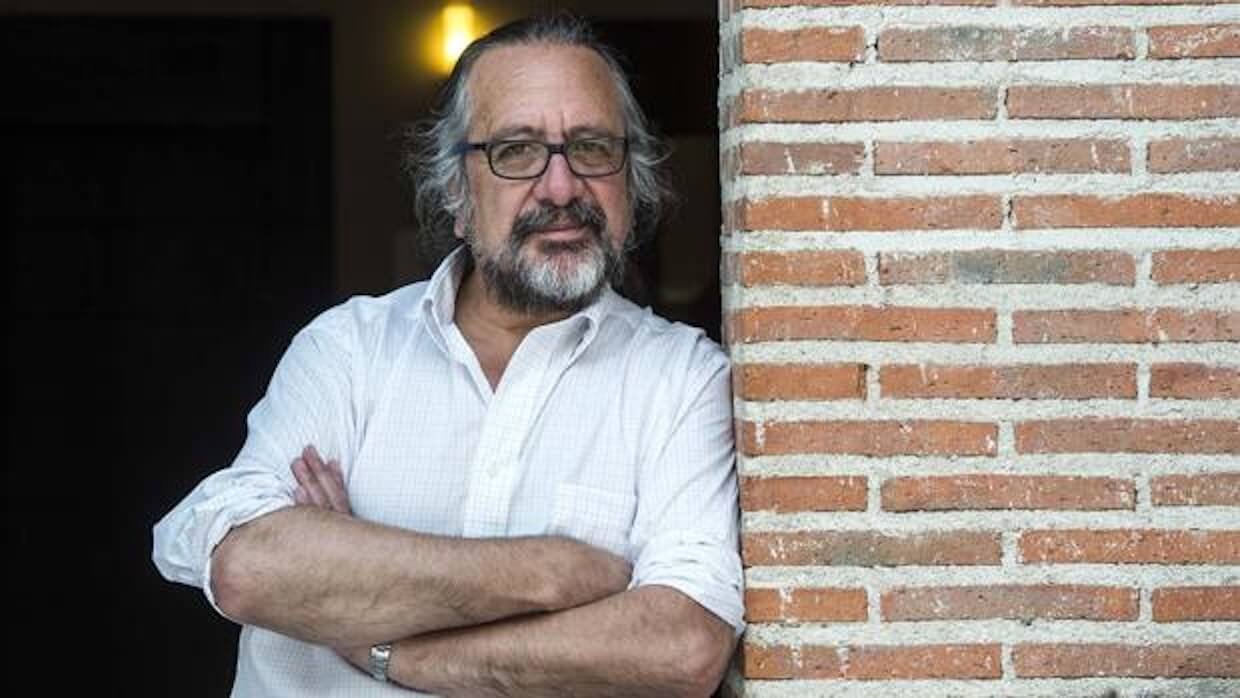 Professor Carlos de la Torre.