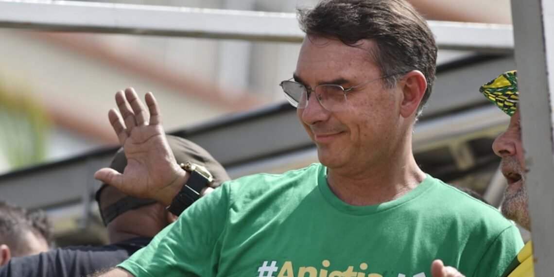 Flávio Bolsonaro.