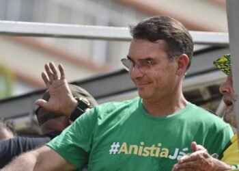 Flávio Bolsonaro.