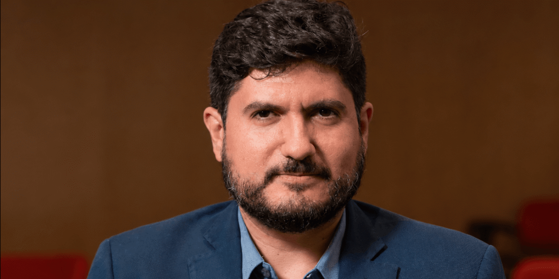 Associate Professor Guilherme Casarões.