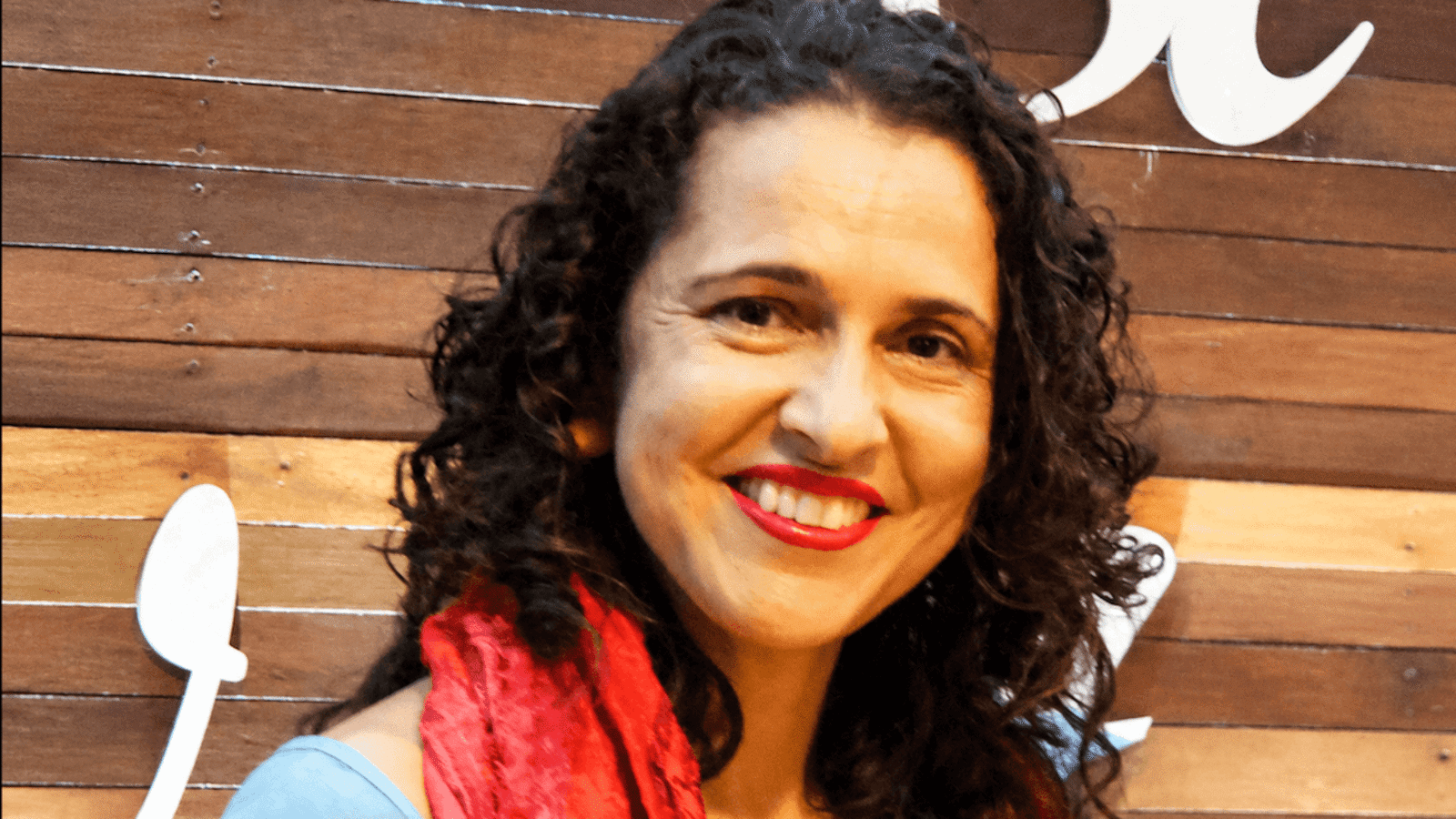 Professor Natália Sátyro.